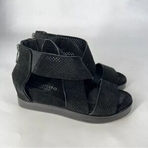 BLONDO Sandals Cassie wedge suede black waterproof leather size 6